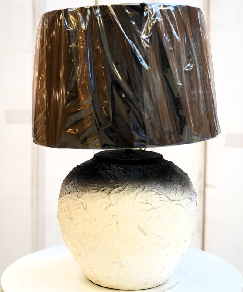 Oreo Obsidian Bloom: The Sculpted Gradient Table Lamp